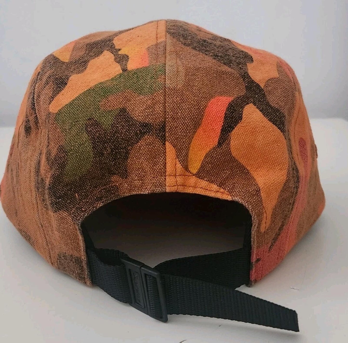 Gorra de campamento de lona lavada Supreme SS24 color naranja camuflaje