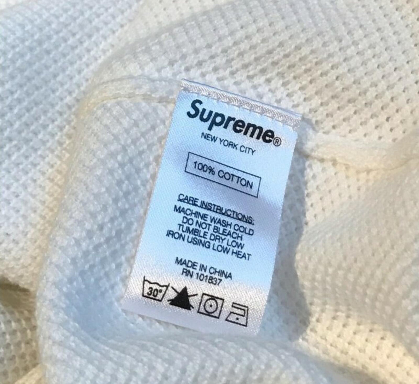 FW16 Supreme Logo Stripe Pique Crewneck White Size M