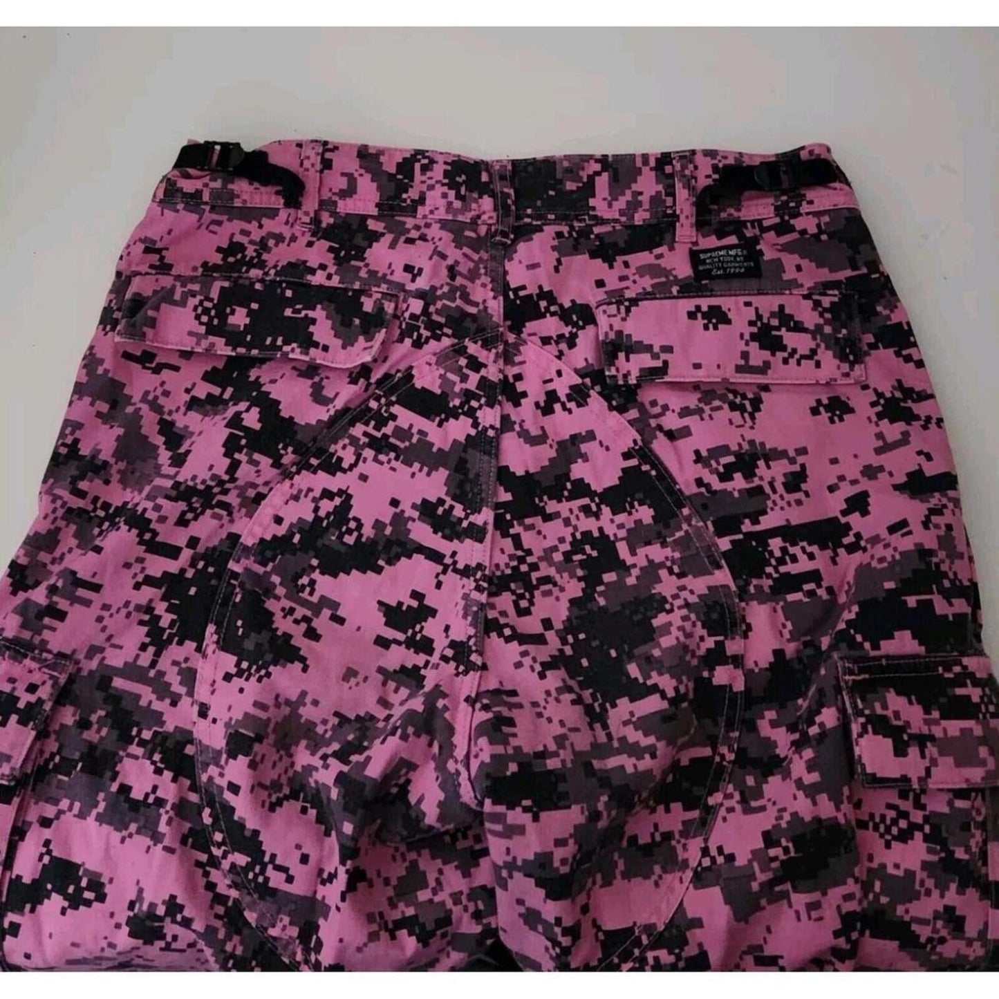 FW17 Supreme Cargo Pant Pink Digi Camo Size 30 W30 L30
