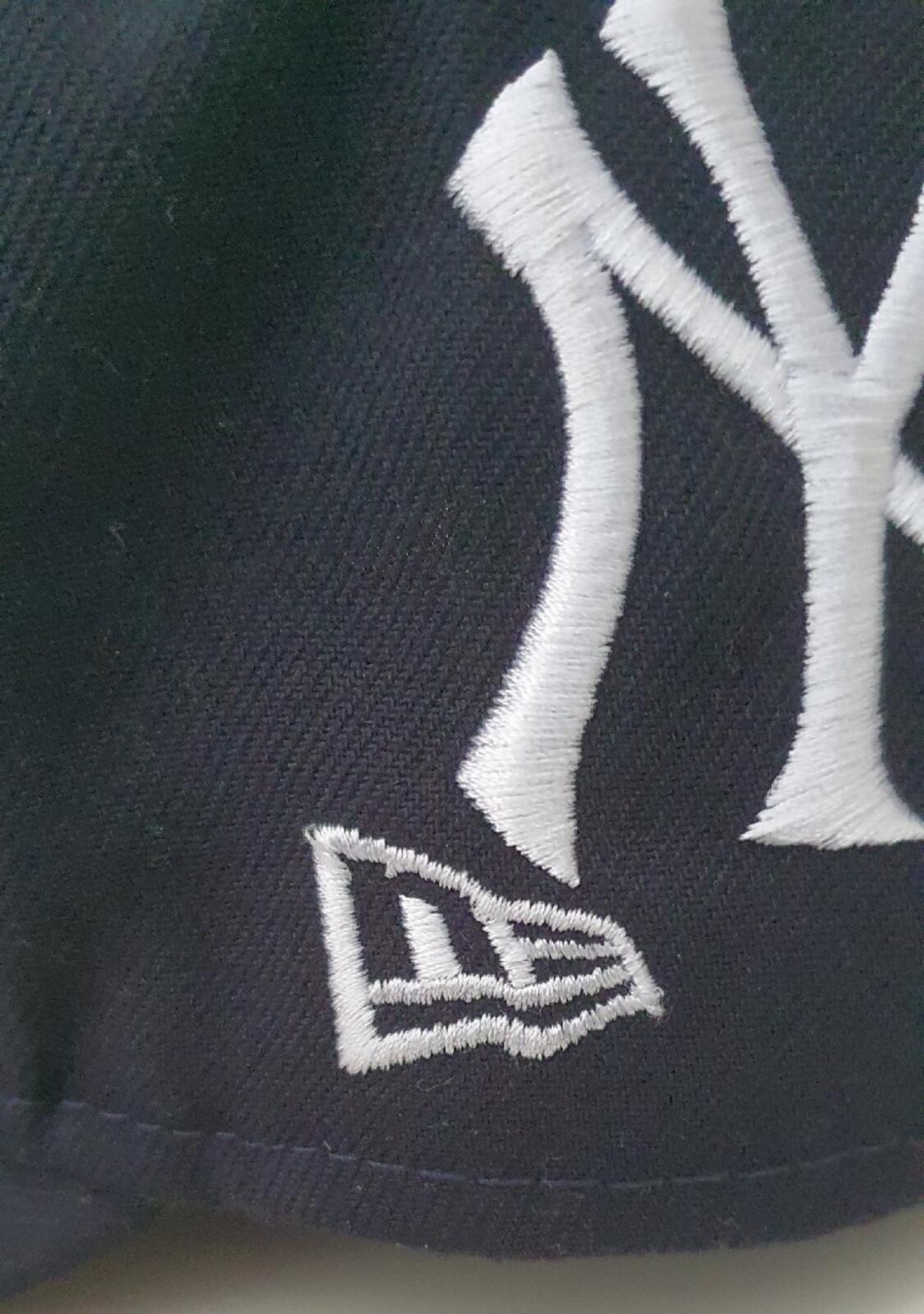 FW21 Supreme New York Yankees Box Logo New Era Navy Size 7 3/8
