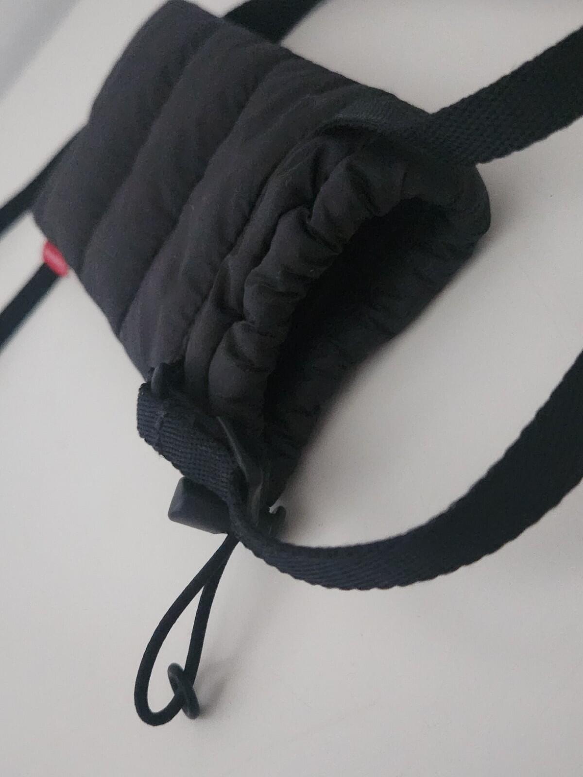 FW22 Supreme puffer neck pouch black water resistant bag Mobile Phone