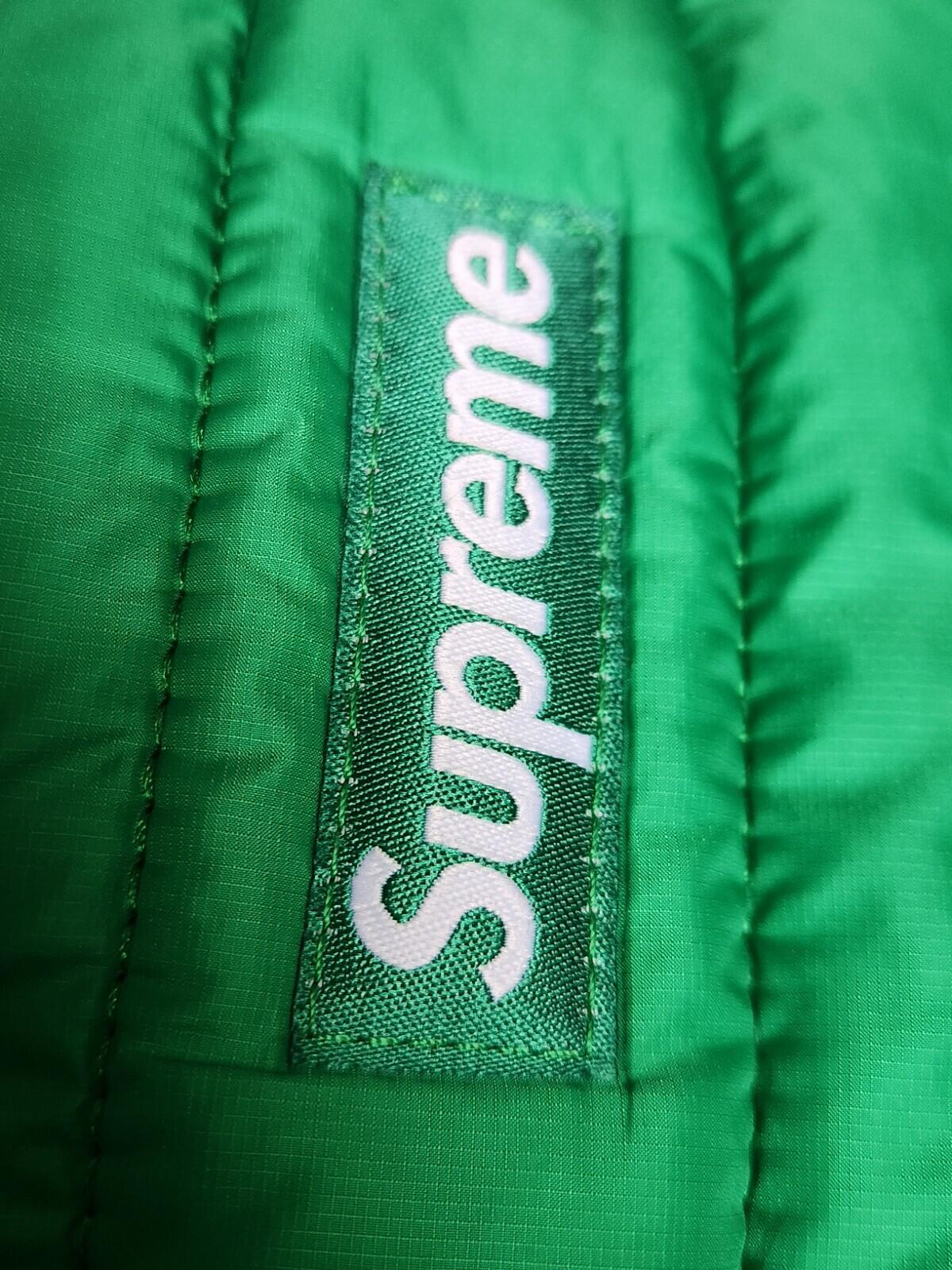 HW22 Supreme Puffer Side Bag Schultertasche Grün Wasserabweisend
