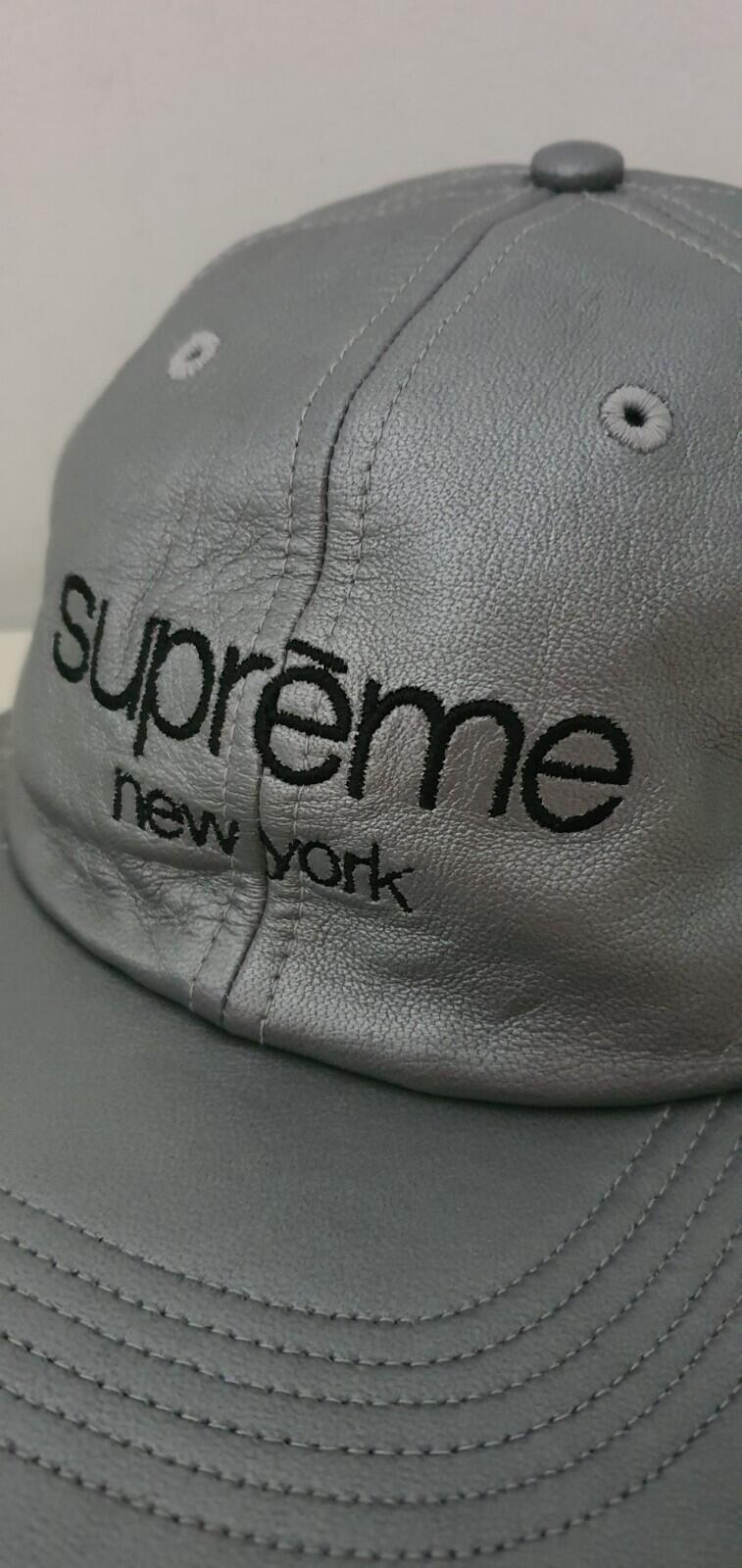 FW16 Supreme Leather Classic Logo Gorra de 6 paneles plateada Rara