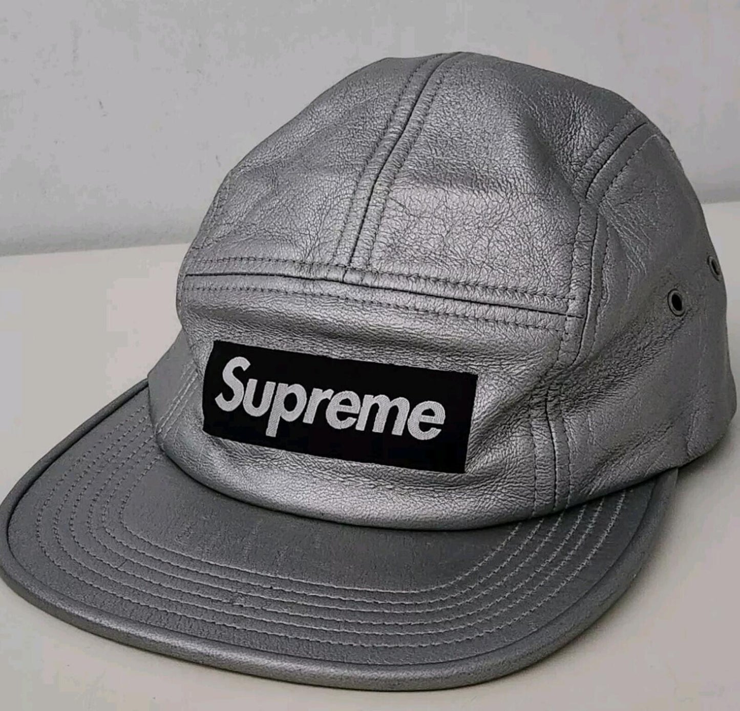 FW16 Supreme Leather Camp Cap Silber
