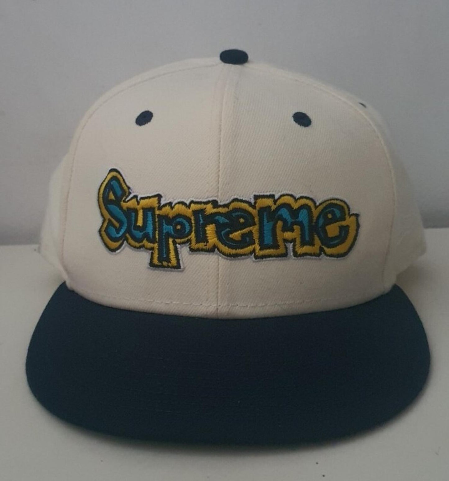 Gorra SS21 Supreme Gonz Logo New Era 7 3/4 Natural snapback Mark Gonzales
