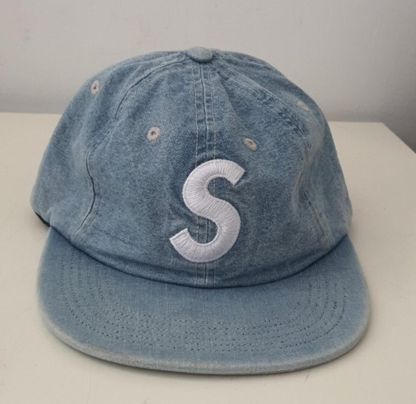 Gorra de 6 paneles SS18 Supreme Washed Chambray S Logo, color azul claro