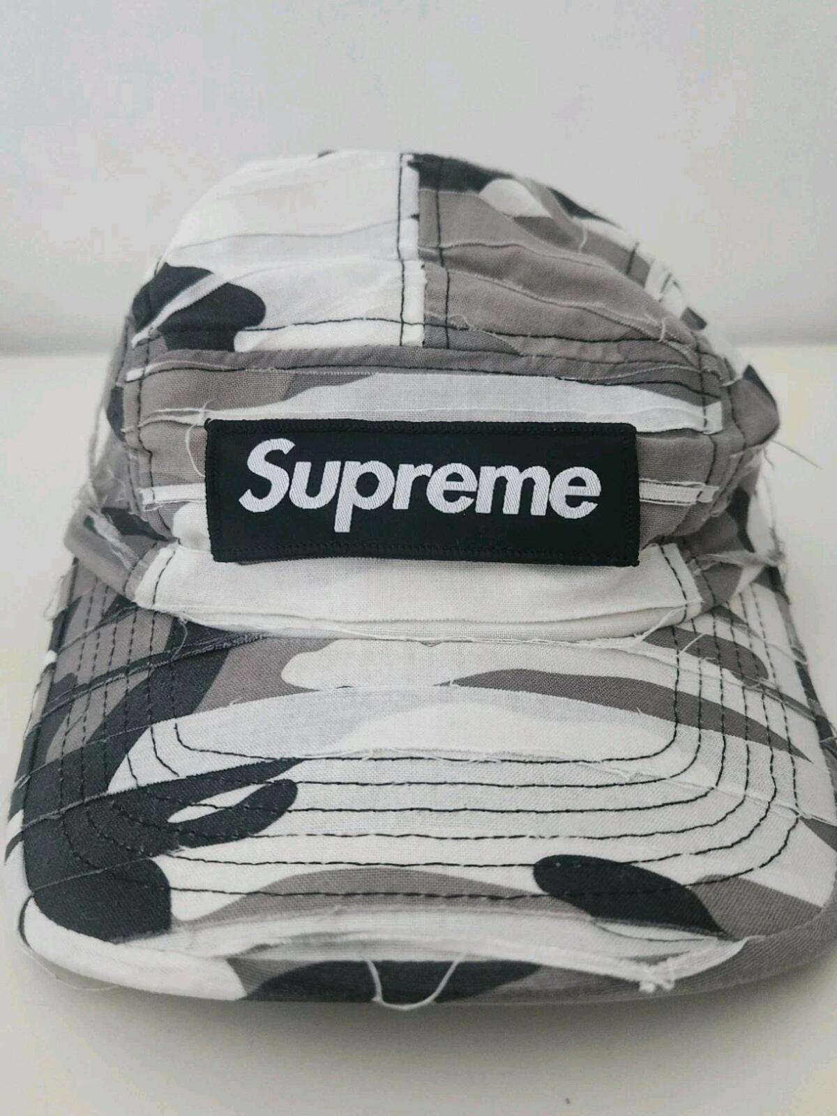 Gorra Camp Supreme Camuflaje de Capas SS23 Blanco Gris Fabricada en EE. UU.