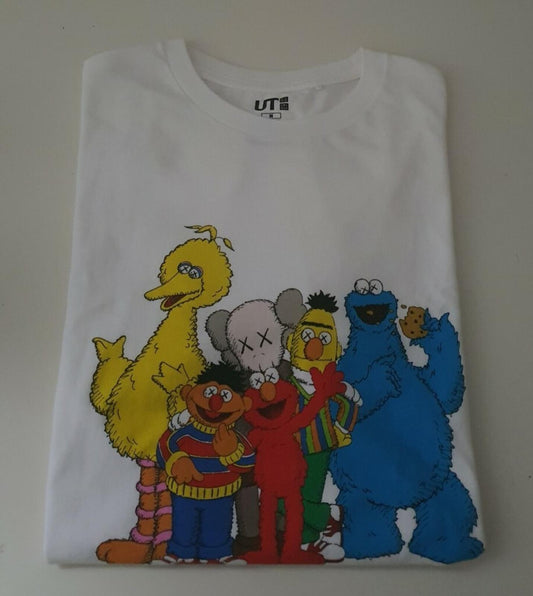 Camiseta blanca de grupo SS18 Uniqlo x Kaws x Barrio Sésamo talla M mediana