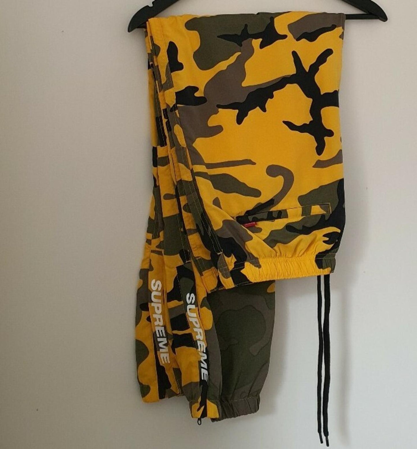 FW17 Supreme warm up pants yellow camo size L large trousers