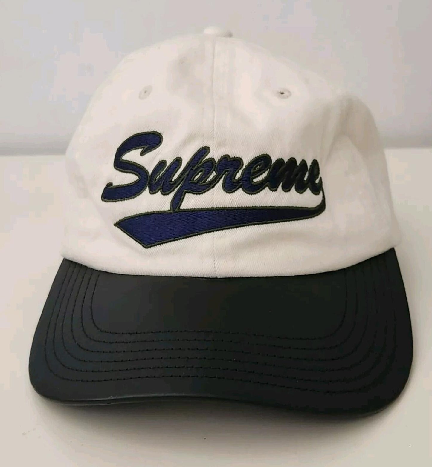 Gorra con visera de cuero de 6 paneles Supreme SS21, color blanco