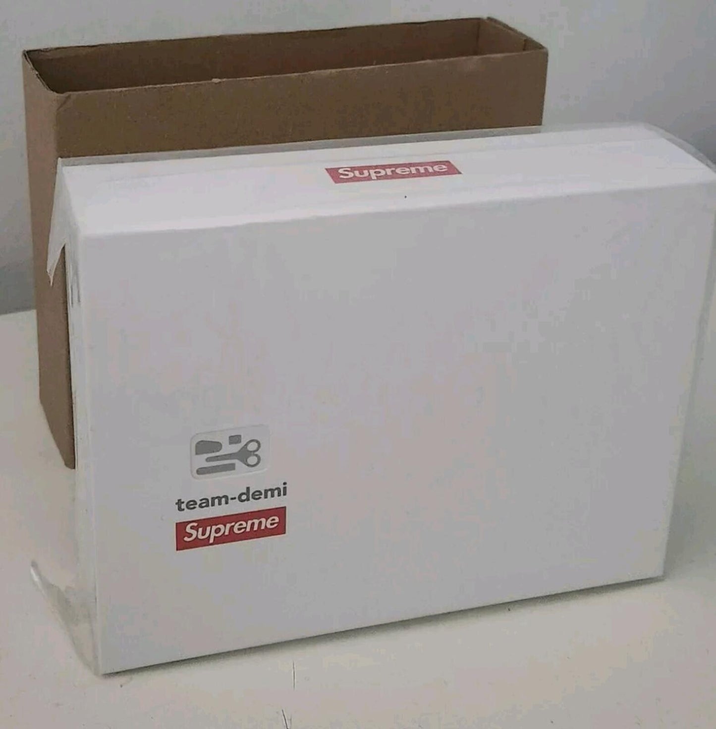FW21 Supreme Team-Demi Stationery Set White 8-teilig Neu Zubehör Schere Klebeband