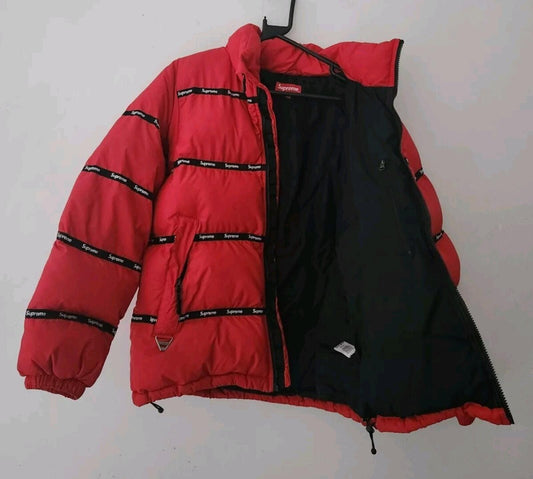 Chaqueta acolchada FW16 Supreme Logo Tape Talla S Pequeña Roja