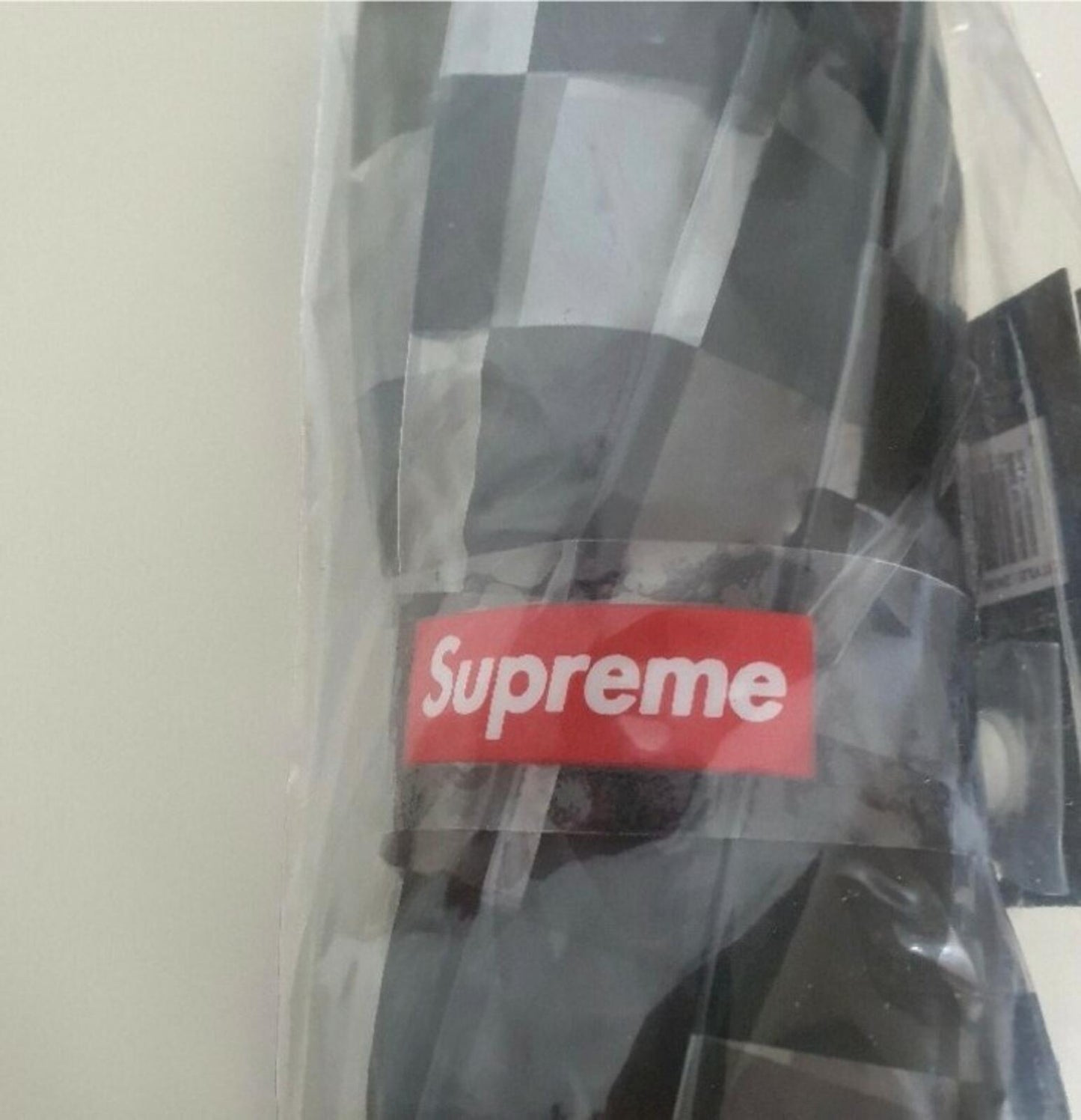 SS20 Supreme ShedRain transparenter Schachbrett-Regenschirm schwarz Neues Accessoire