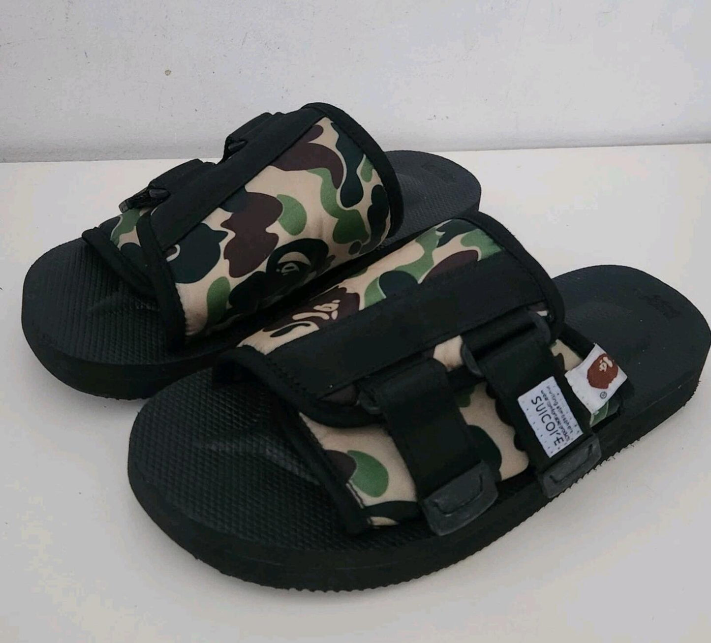 A BATHING APE Suicoke ABC Kaw-Ape £195 Schwarze Sandalen BAPE Camo Slides UK 7 US 8