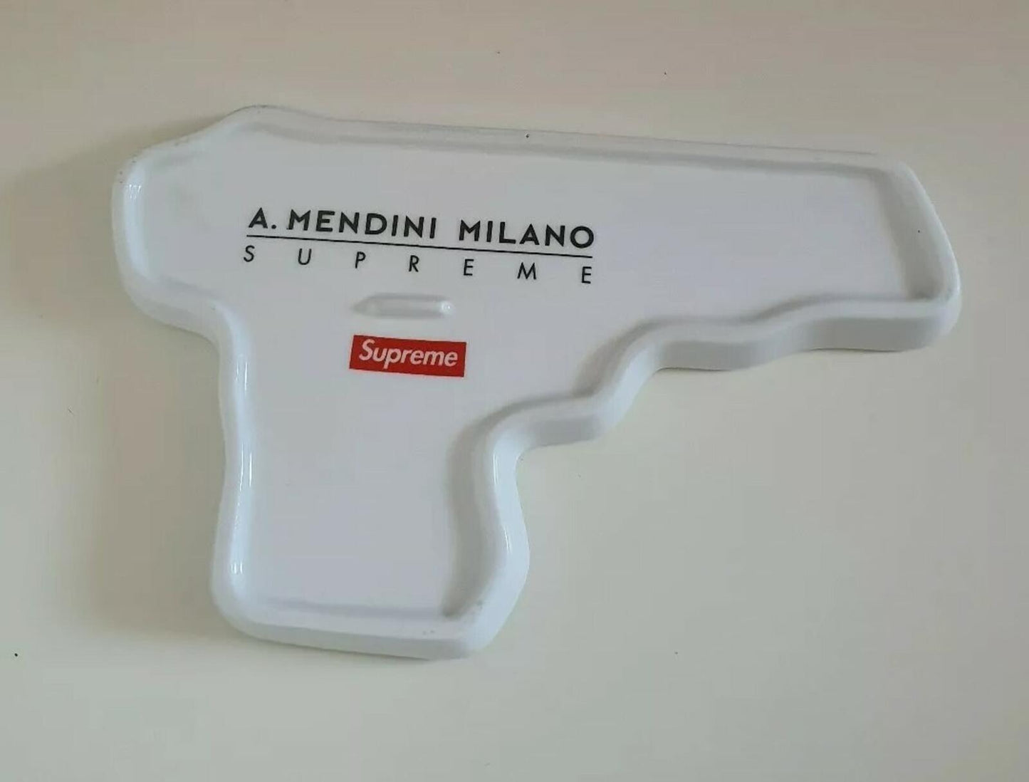Accesorio de bandeja de cerámica Mendini Gun de Supreme SS16