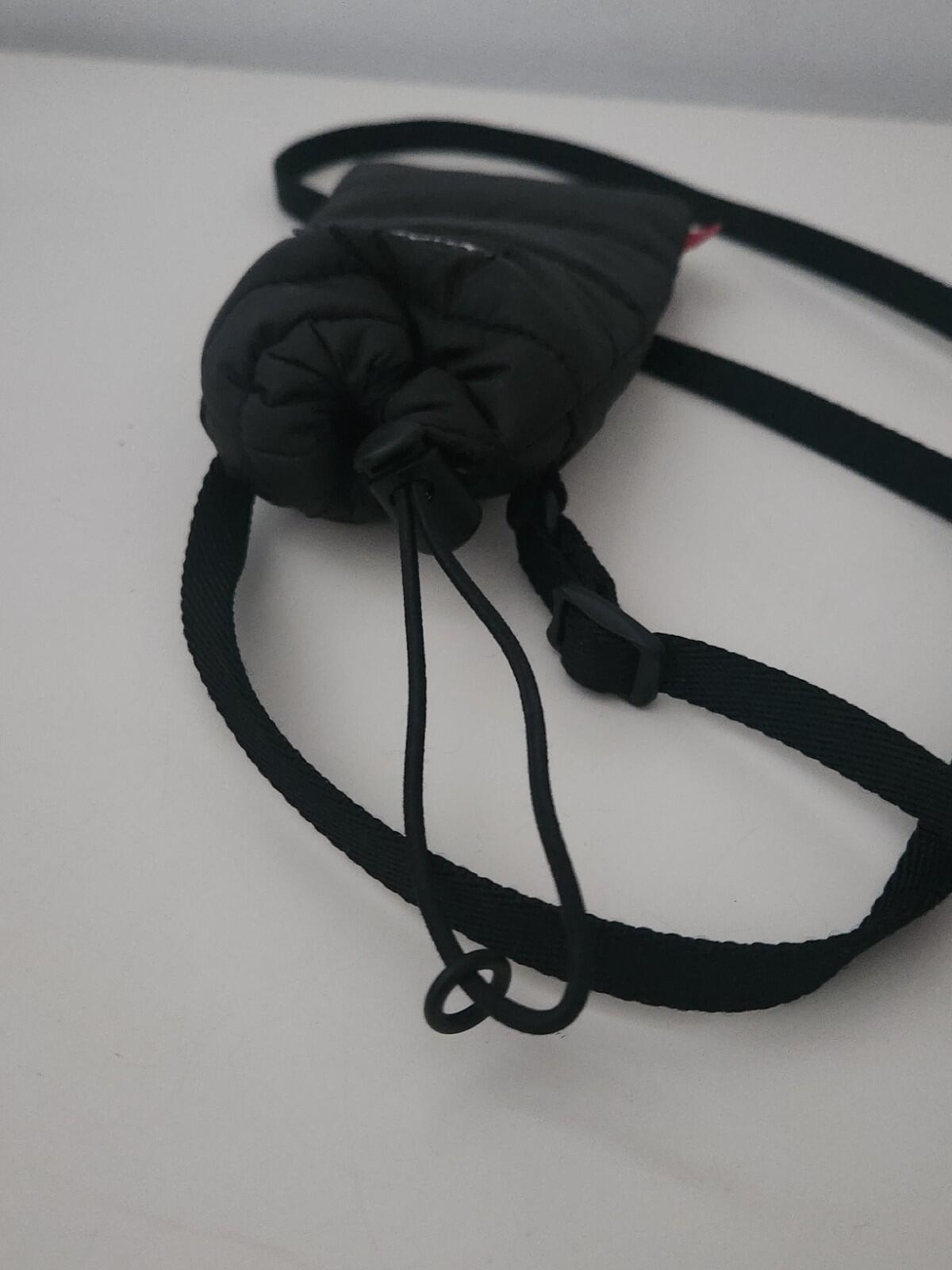 FW22 Supreme puffer neck pouch black water resistant bag Mobile Phone