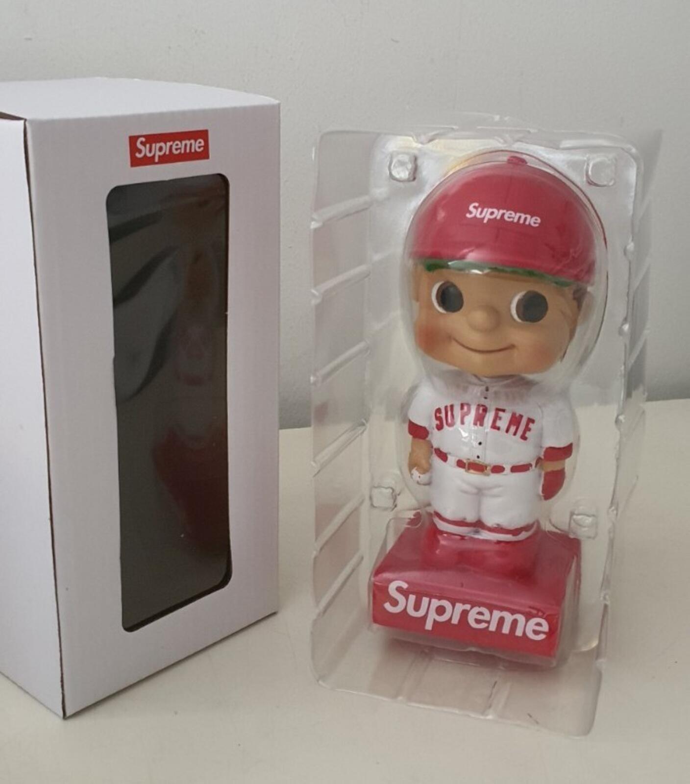 SS23 Supreme Bobblehead rojo regalo de Navidad accesorio para coche