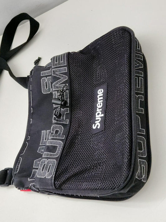 FW21 Supreme Side Bag Schwarz
