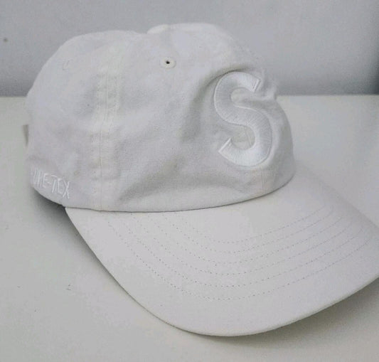 Gorra FW20 Supreme GORE-TEX S Logo 6 paneles impermeable transpirable natural blanco