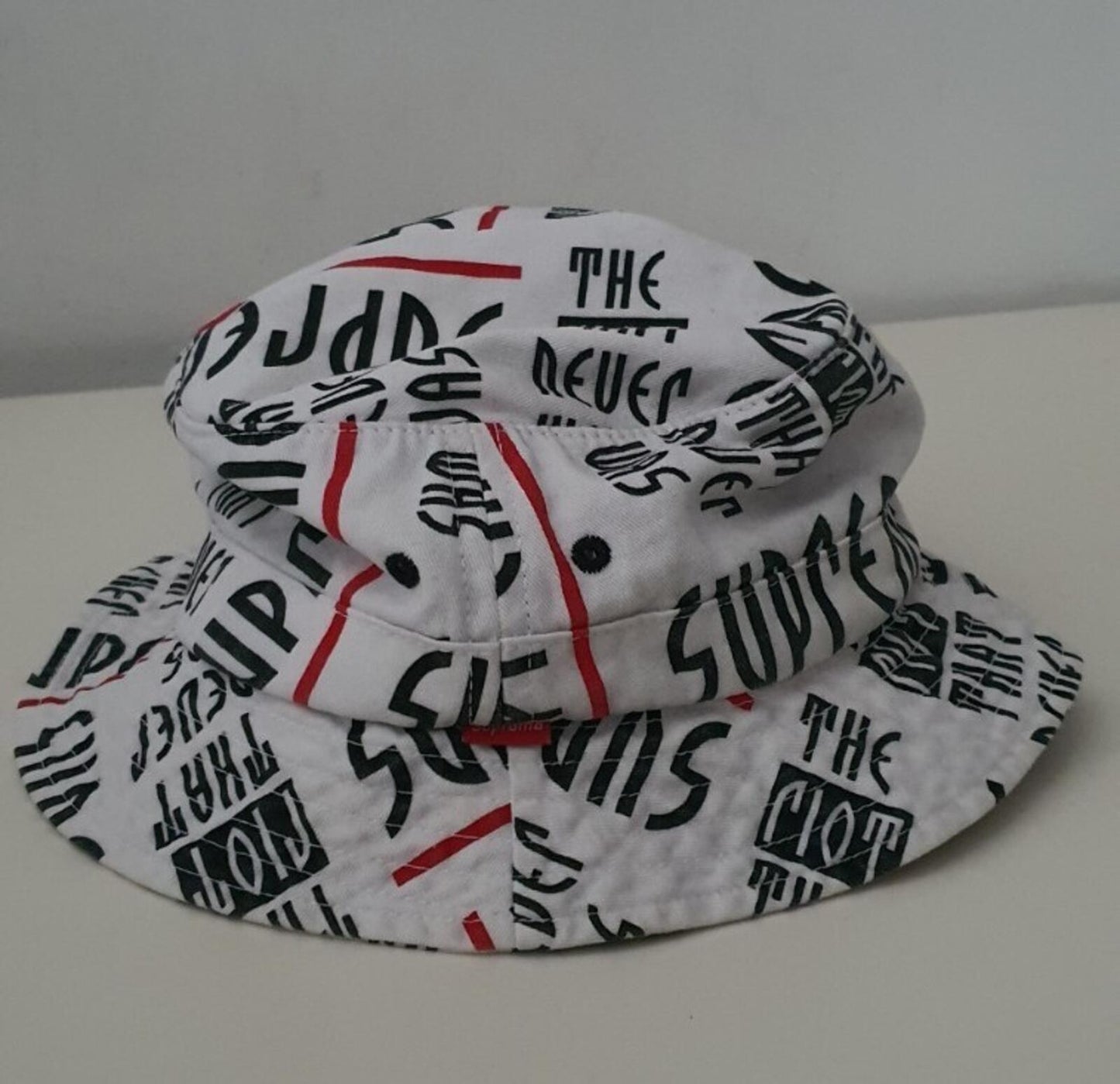 SS14 Supreme Riot crusher S/M White bucket hat