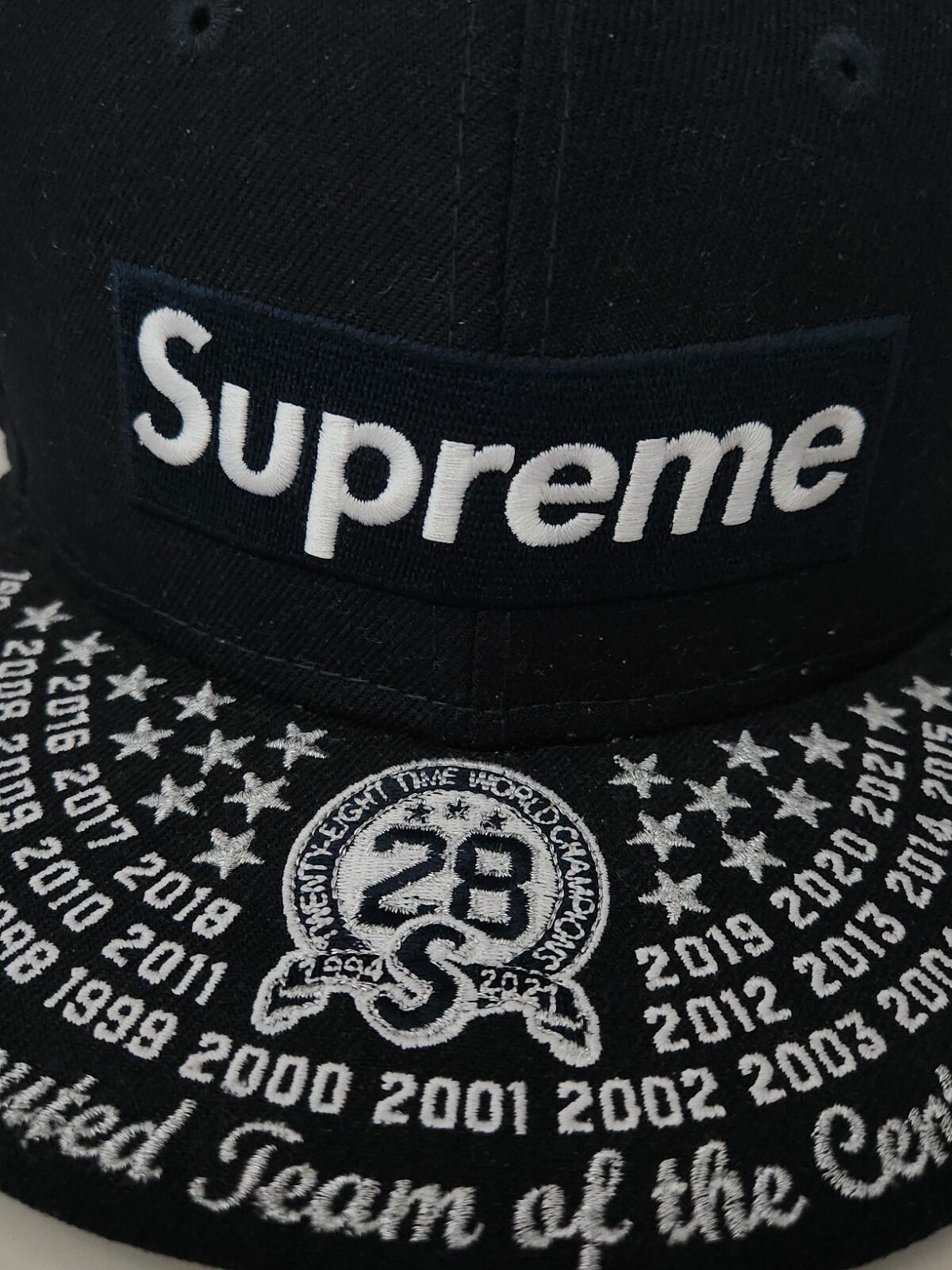 FW21 Supreme Undisputed Box Logo New Era Größe 7 1/4 Marineblau Cap Mütze Snapback Neu