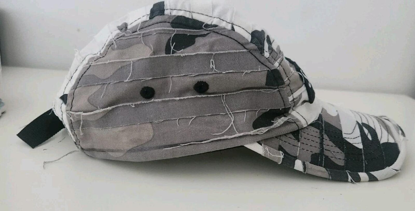 Gorra Camp Supreme Camuflaje de Capas SS23 Blanco Gris Fabricada en EE. UU.