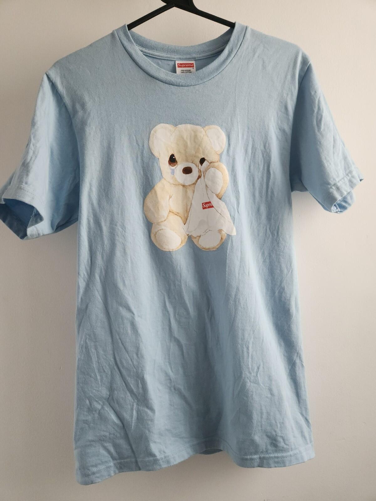 Camiseta SS25 Supreme Bear Powder Blue Talla S Pequeña