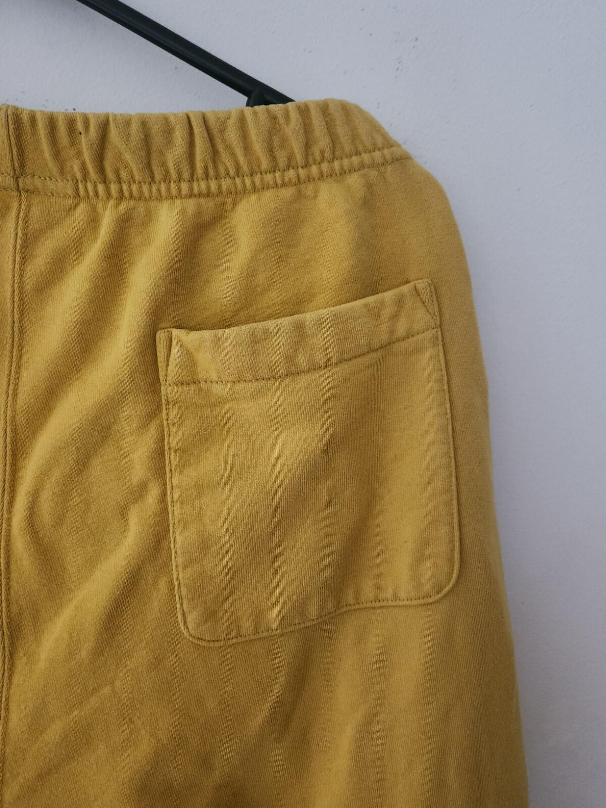 Pantalón de chándal FW19 Supreme Text Rib Mostaza Talla M
