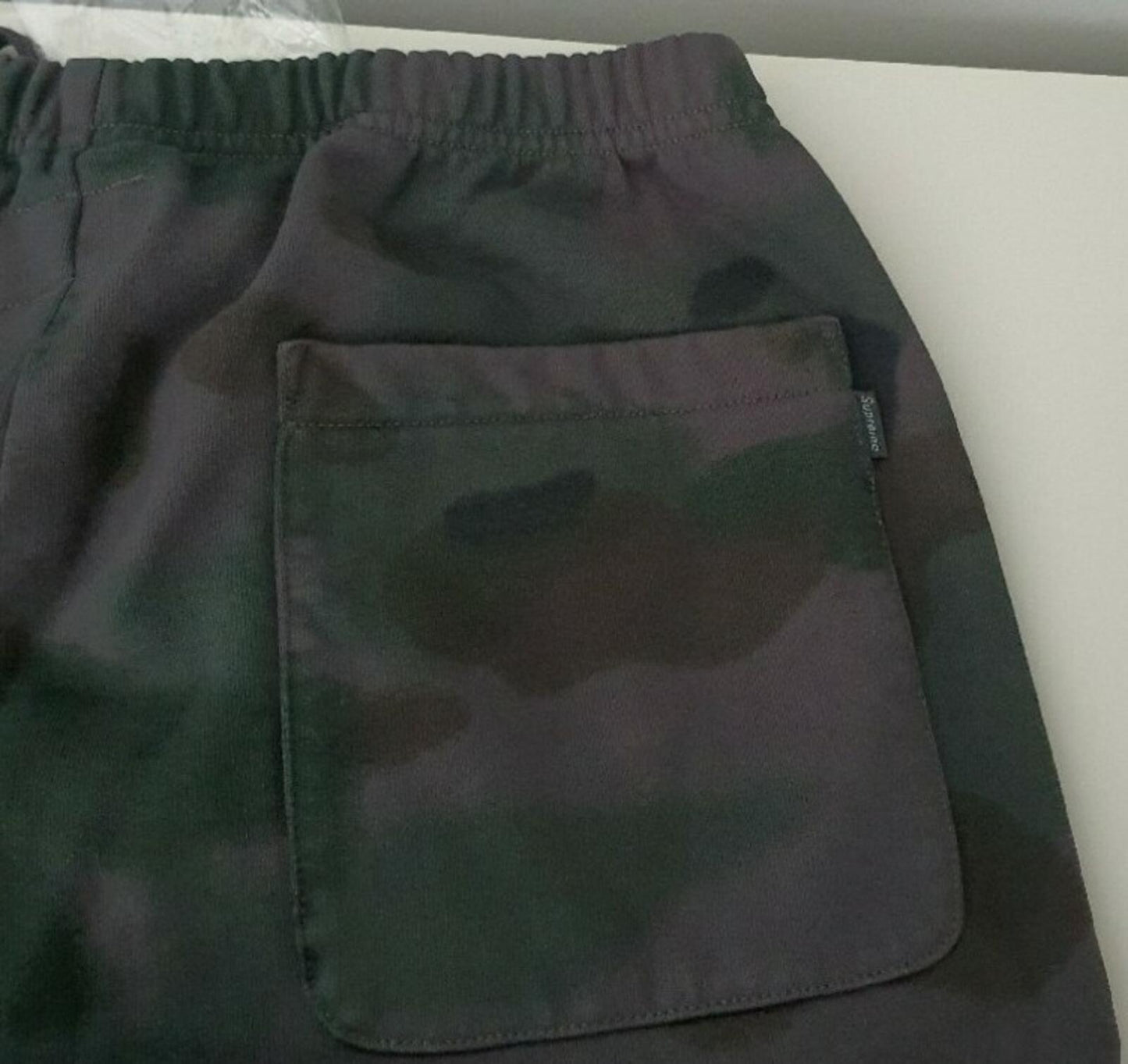 SS20 Supreme Overdyed Sweatshort Black Painted Camo Größe S