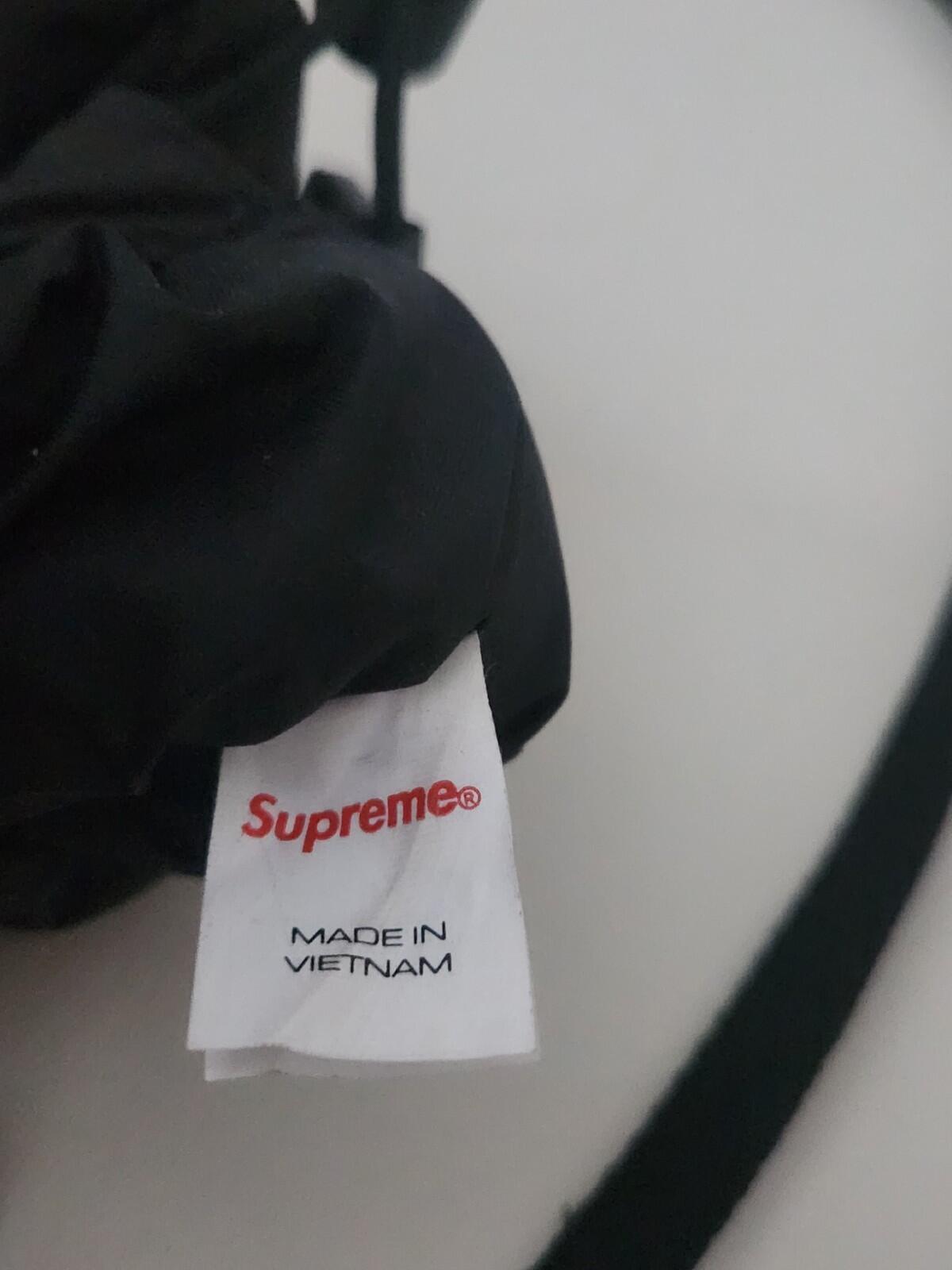FW22 Supreme puffer neck pouch black water resistant bag Mobile Phone