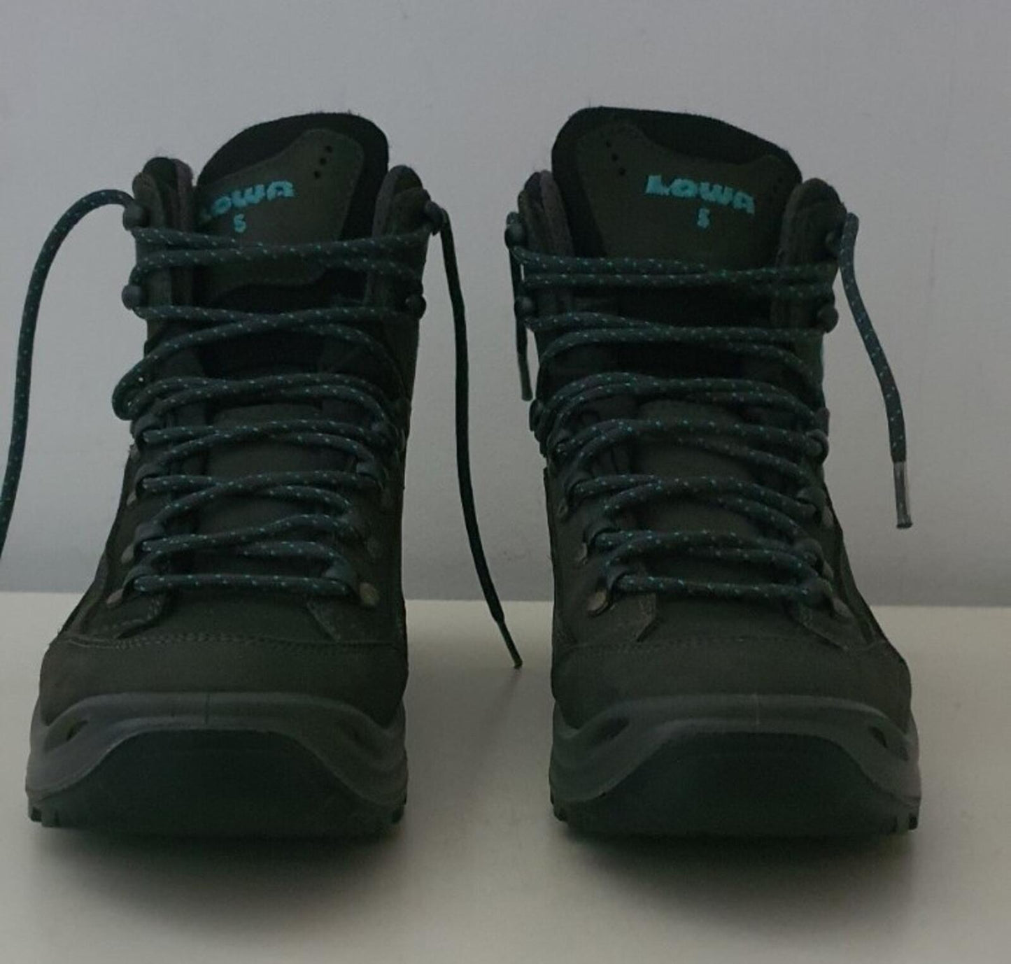 LOWA Renegade GTX Mid Ws S (narrow) £215 womens Hiking Boots US 8.5 UK 6.5 EU 40