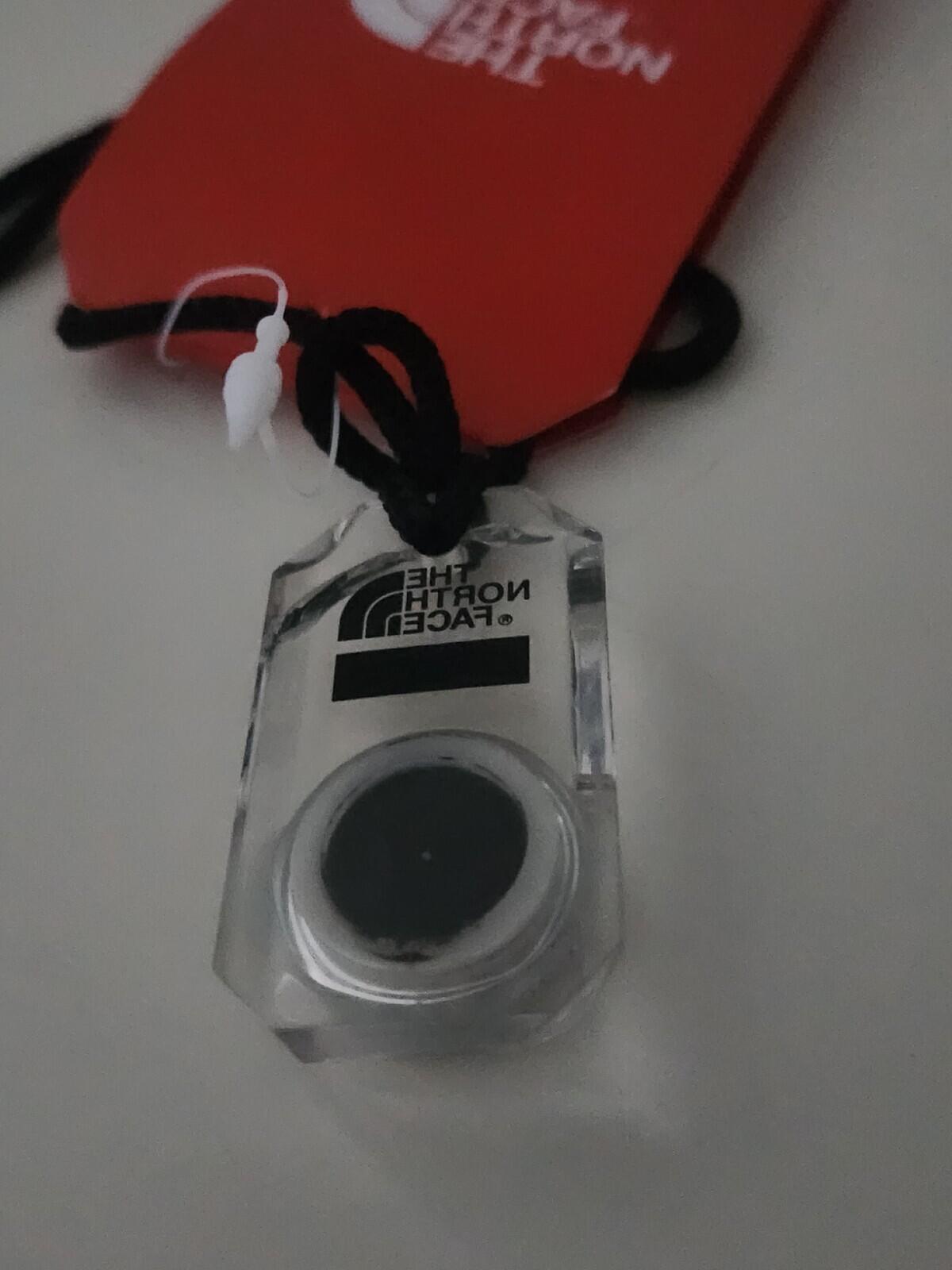 FW18 Supreme x THE NORTH FACE compass necklace Accessory TNF New With Defects