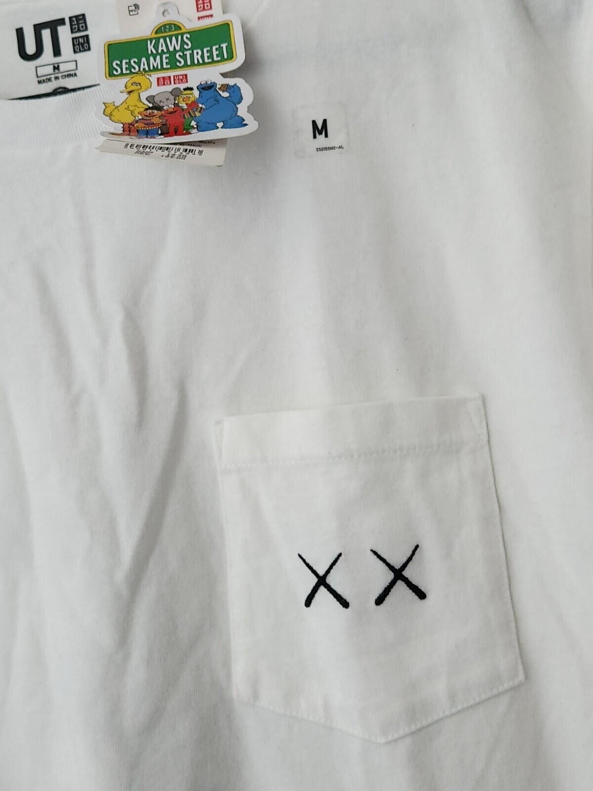 SS17 Uniqlo x Kaws x Sesame Street XX Pocket white Tee size M medium T-shirt