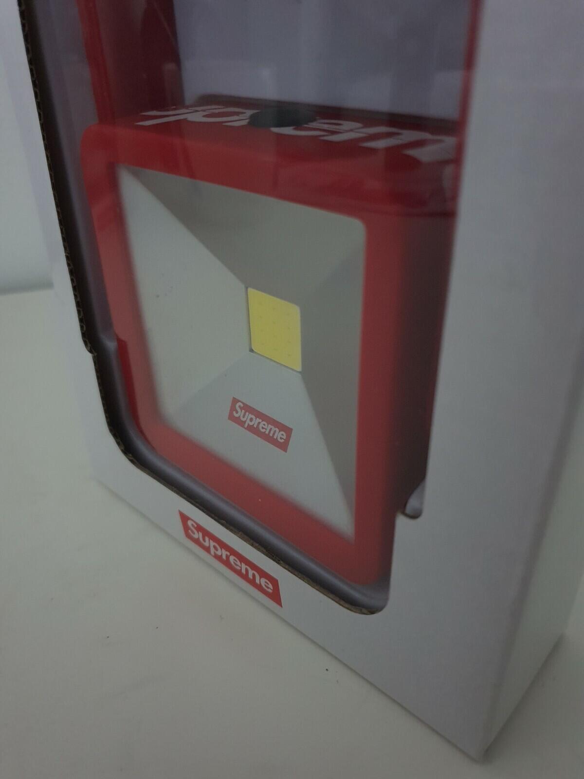 Accesorio LED portátil rojo con soporte magnético Supreme FW18