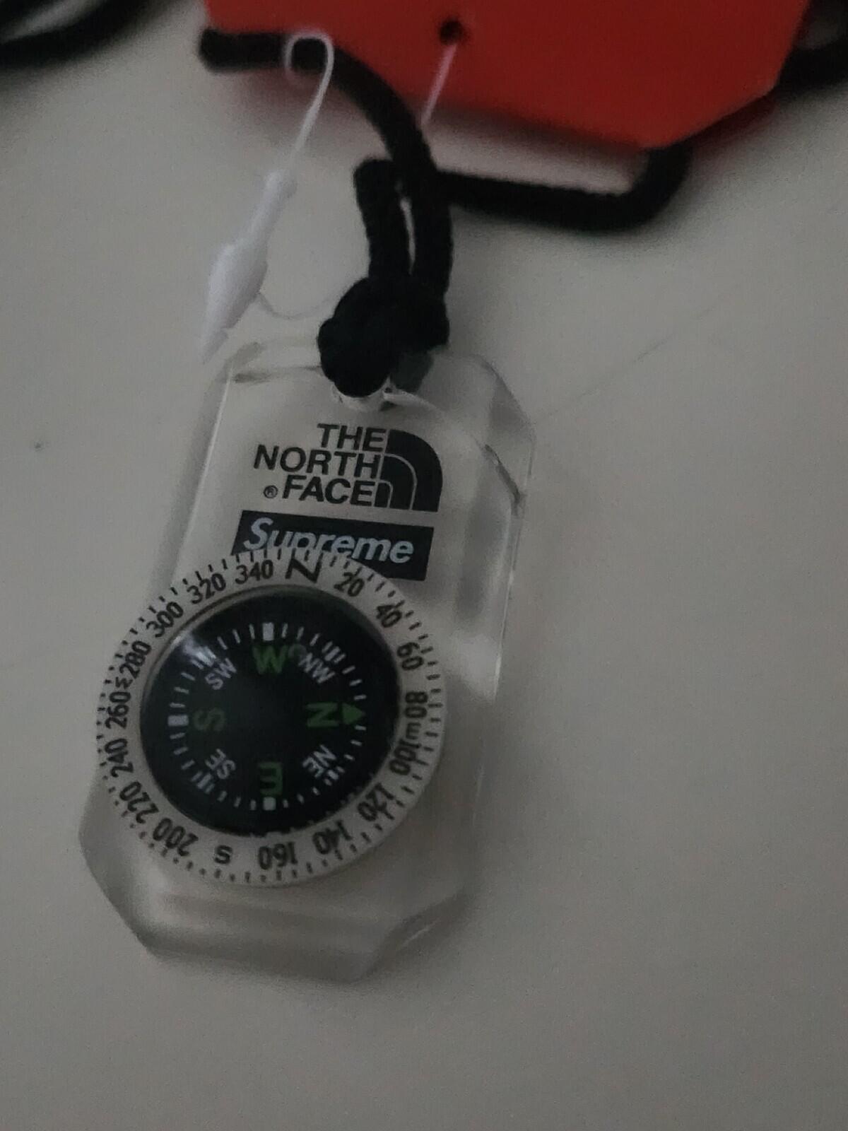 FW18 Supreme x THE NORTH FACE compass necklace Accessory TNF New With Defects