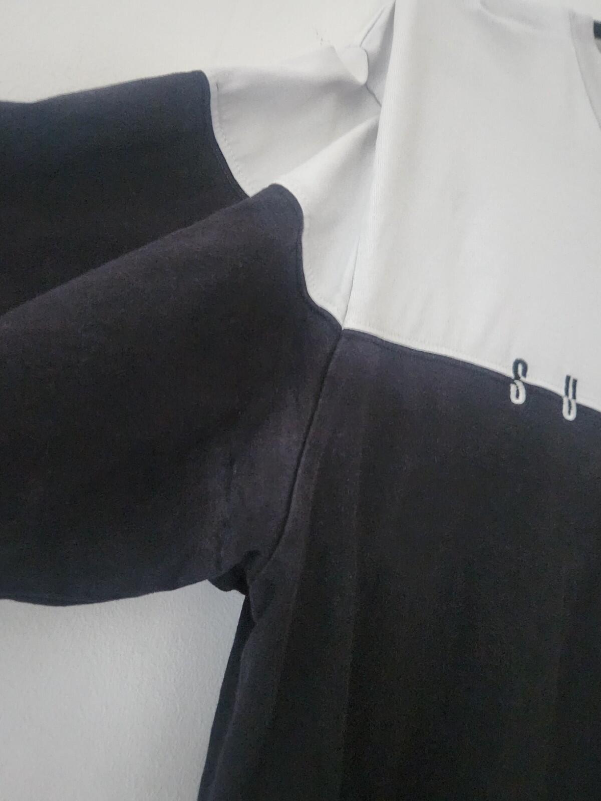 FW18 Supreme Split Logo S/S Top Black White Tee size M medium T-shirt Contrast