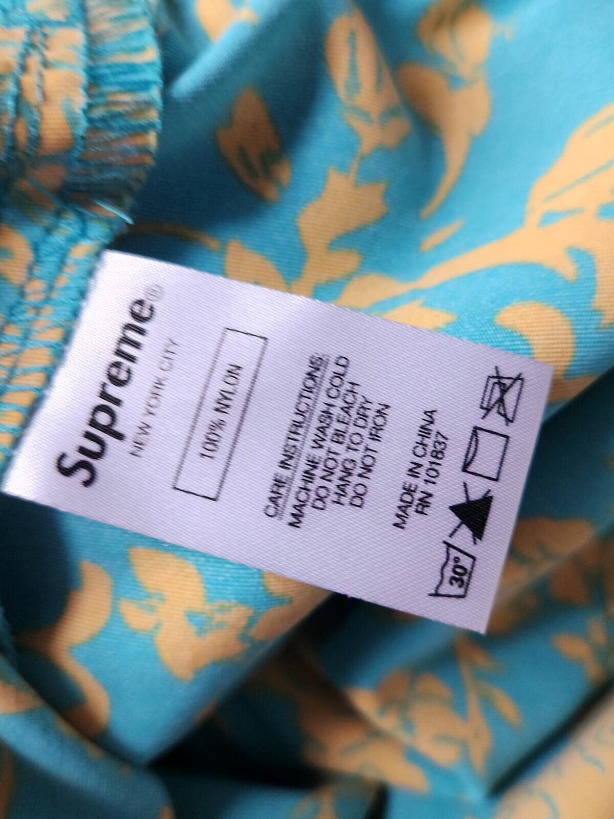 SS20 Supreme Warm Up pants Floral pant size M Medium Water Resistant