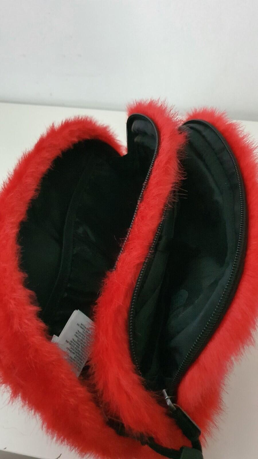 FW20 Supreme x THE NORTH FACE Faux Fur red waist / belt bag