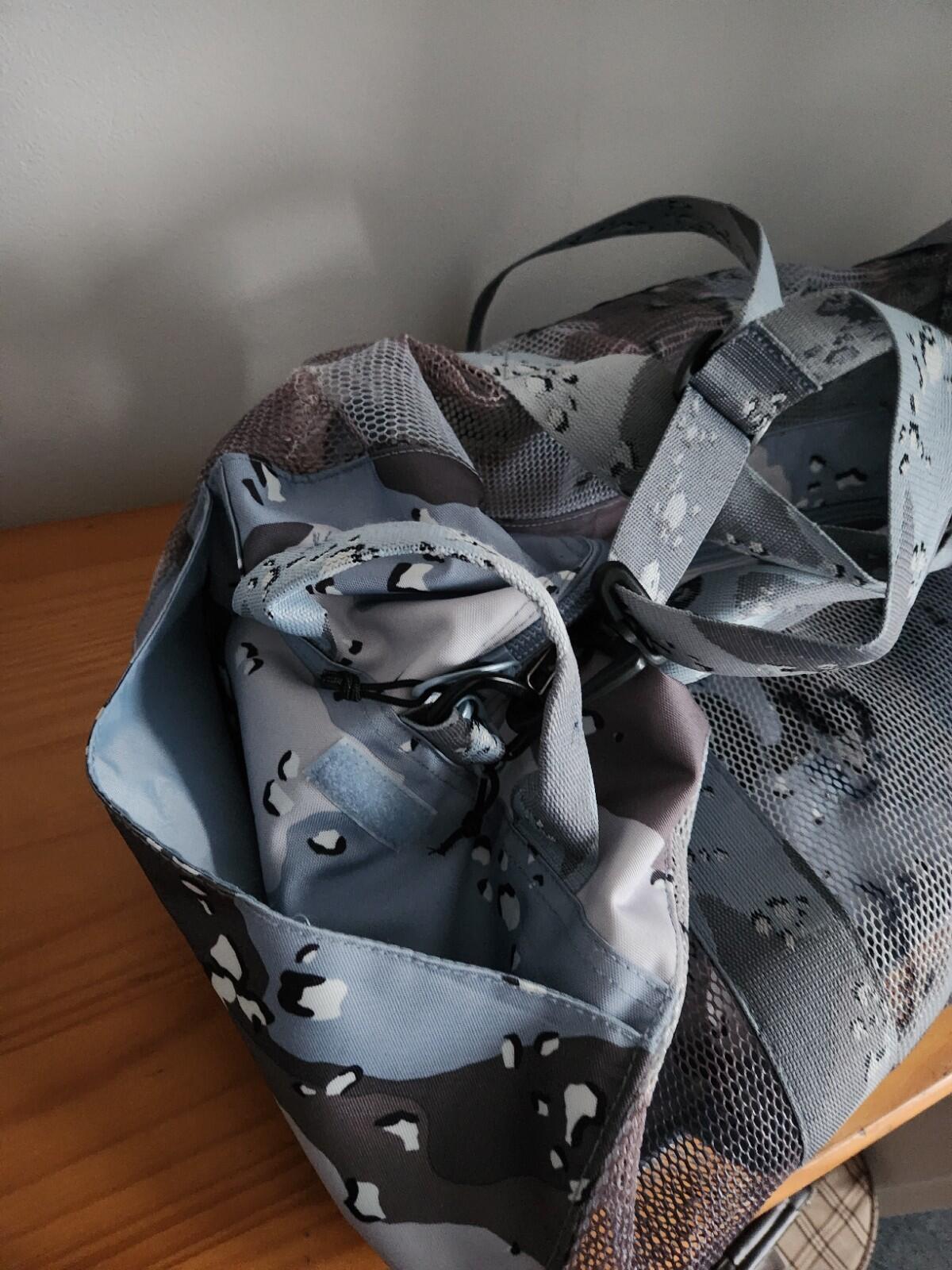SS20 Supreme Big Duffle Bag Blue Chocolate Chip Camo Reflective Logos 48L Mesh