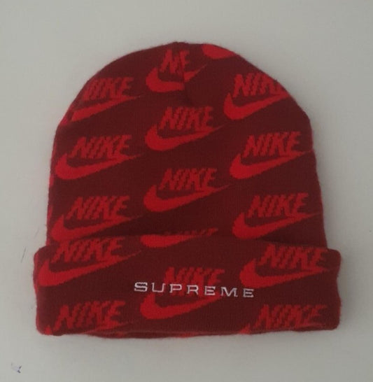 Gorro Rojo Supreme x Nike Jacquard Logos SS21