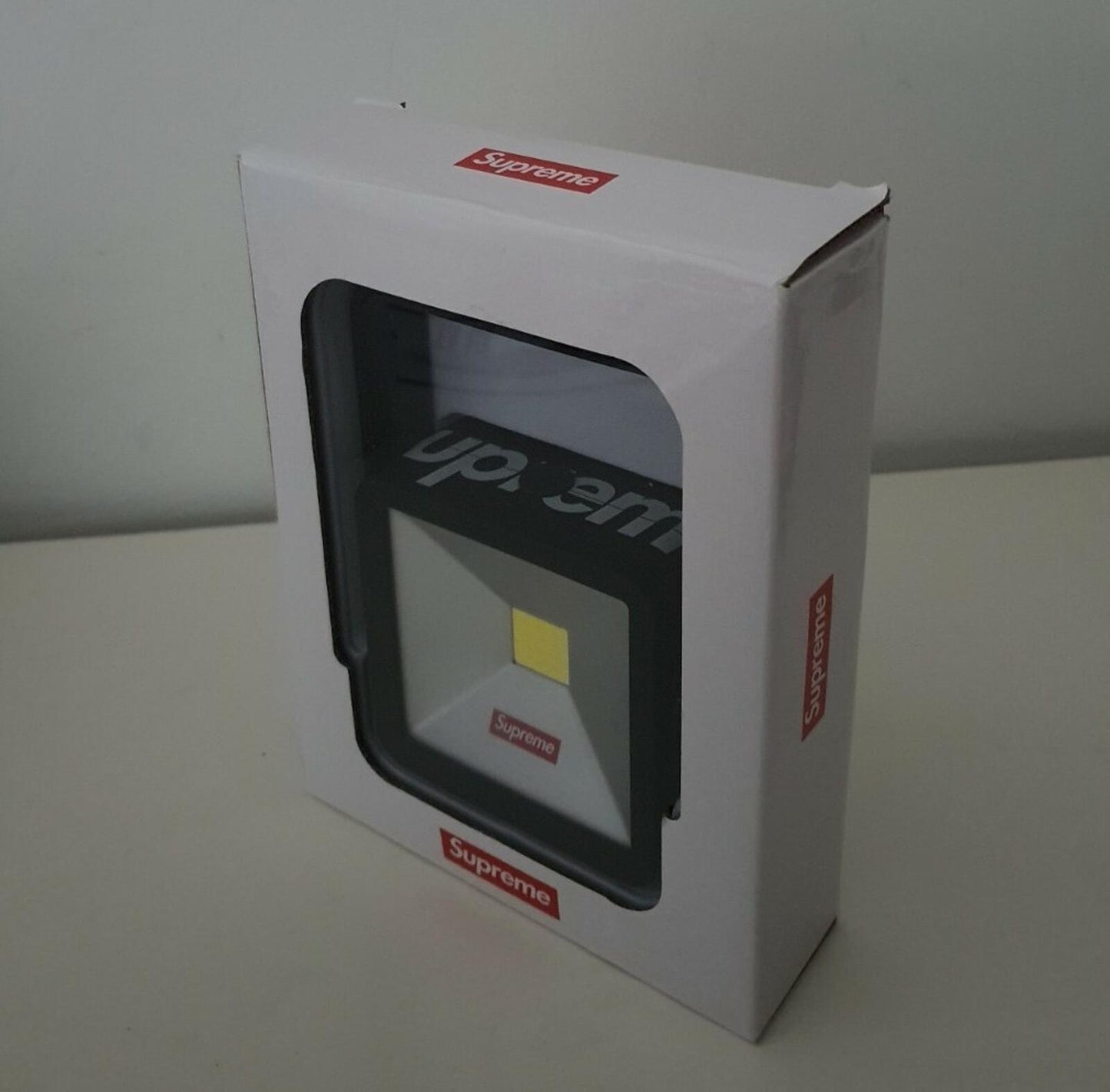 FW18 Supreme Magnetic Kickstand Light Portable LED black Accessory