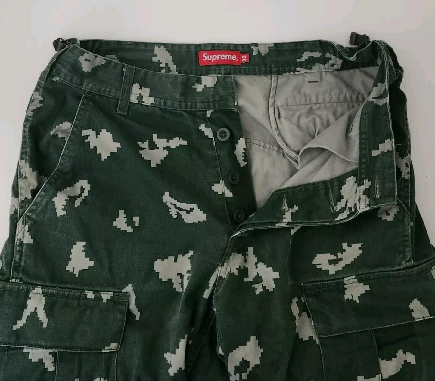 FW20 Supreme Cargo Pants Olive Digi Camo Size 30 W30