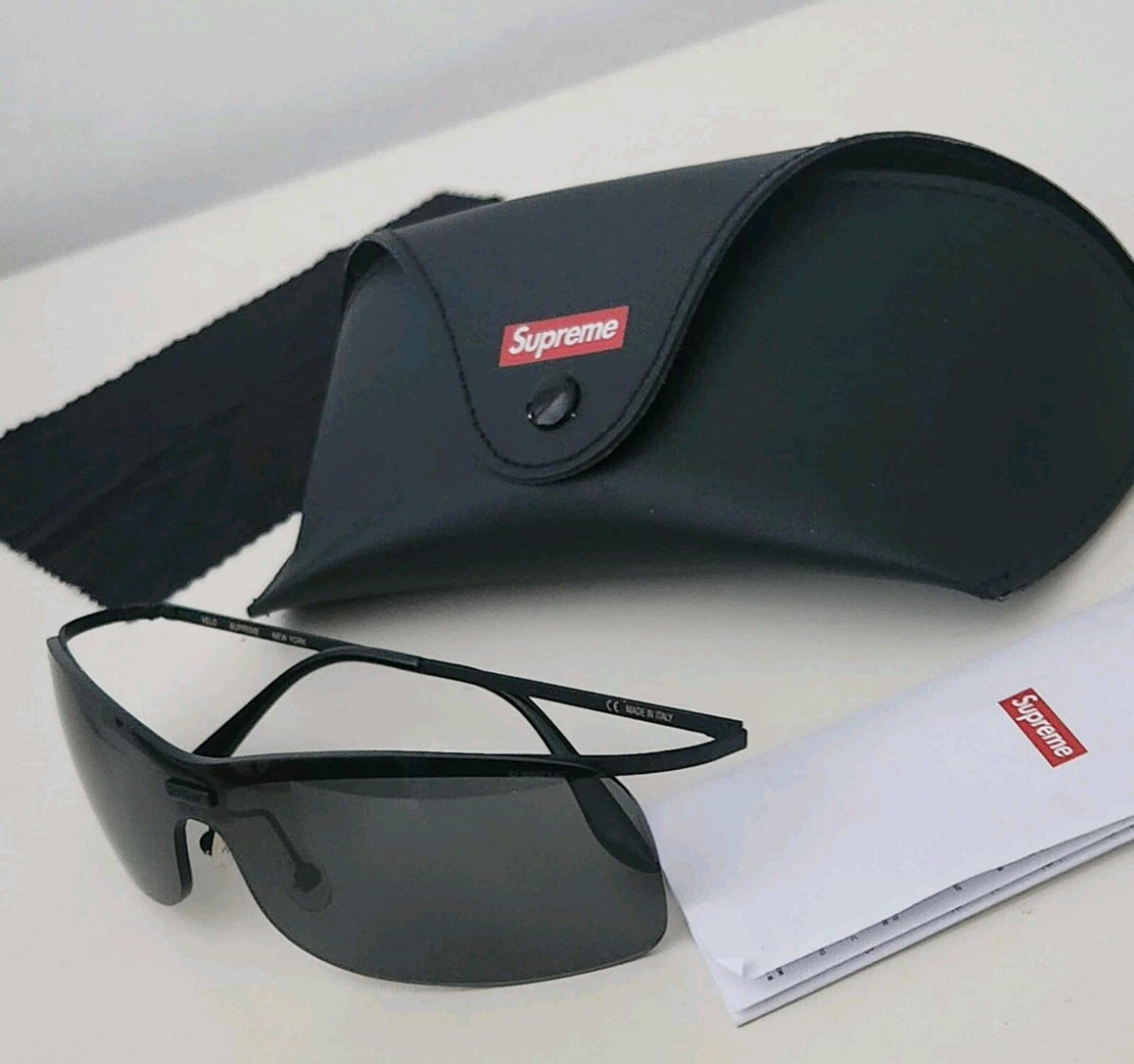 SS22 Supreme Velo Sonnenbrille Schwarz Metall hergestellt in Italien UVP £168