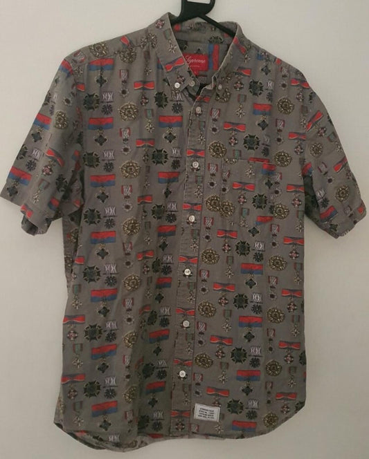 SS10 Supreme Medal S/S camisa manga corta talla L grande gris vintage 2010 Rara