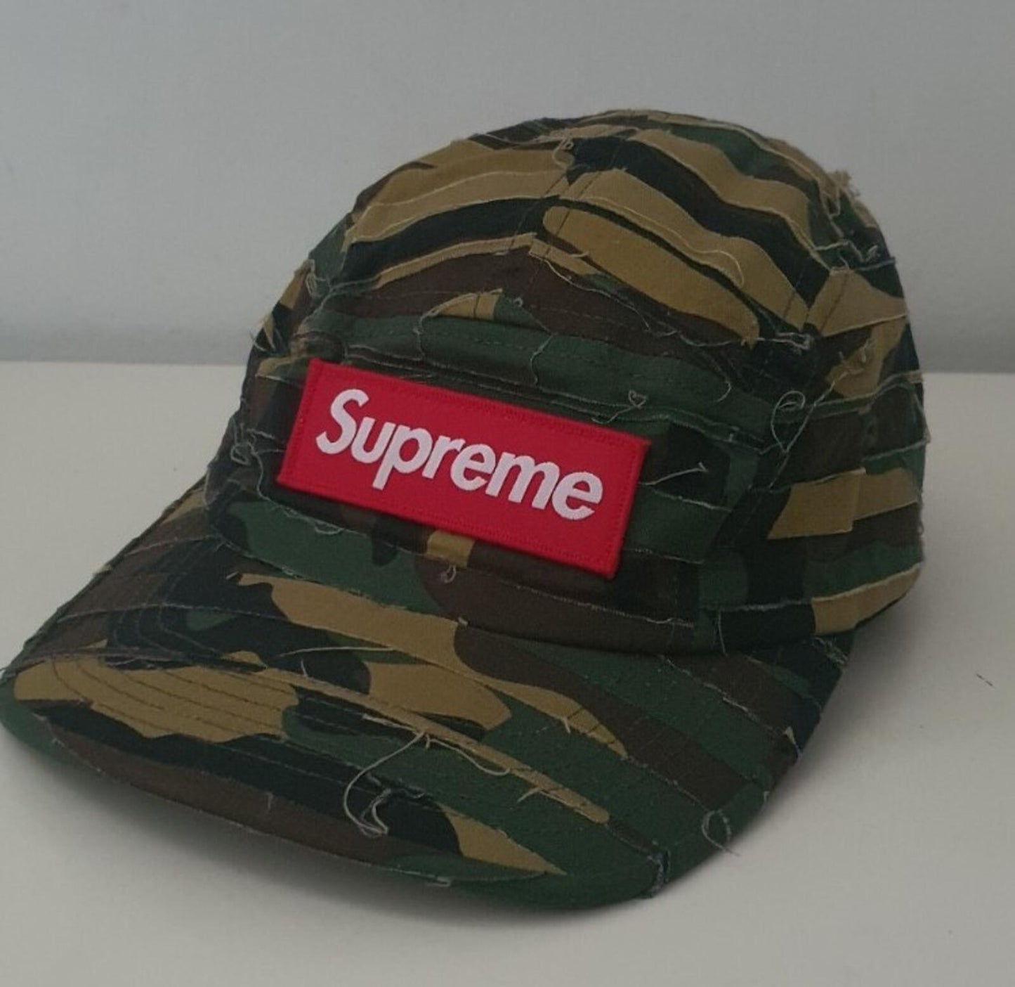 SS23 Supreme Layered Camo Camp Cap Grünes Camo-Cap