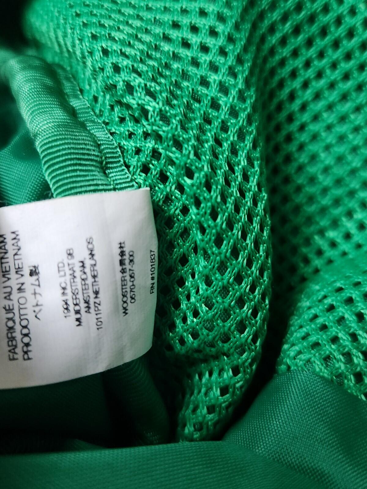 HW22 Supreme Puffer Side Bag Schultertasche Grün Wasserabweisend