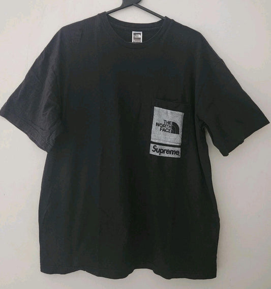SS23 Supreme x The North Face Printed Pocket Tee Größe S Klein Schwarz T-Shirt TNF