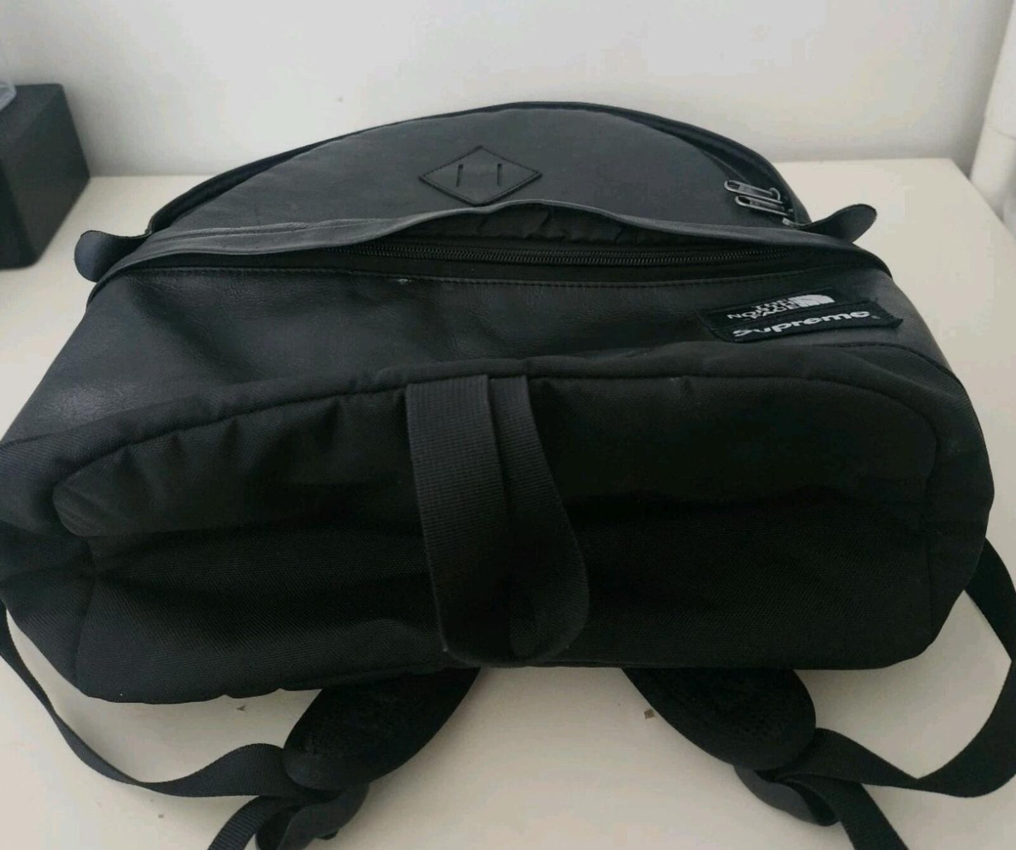 FW17 Supreme x THE NORTH FACE Leather Day Pack schwarzer Rucksack TNF Daypack