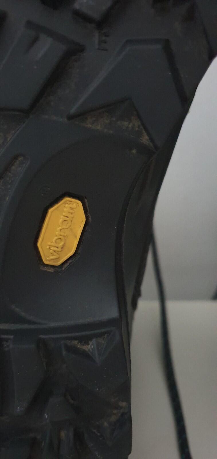 LOWA Renegade GTX Mid Ws S (narrow) £215 womens Hiking Boots US 8.5 UK 6.5 EU 40