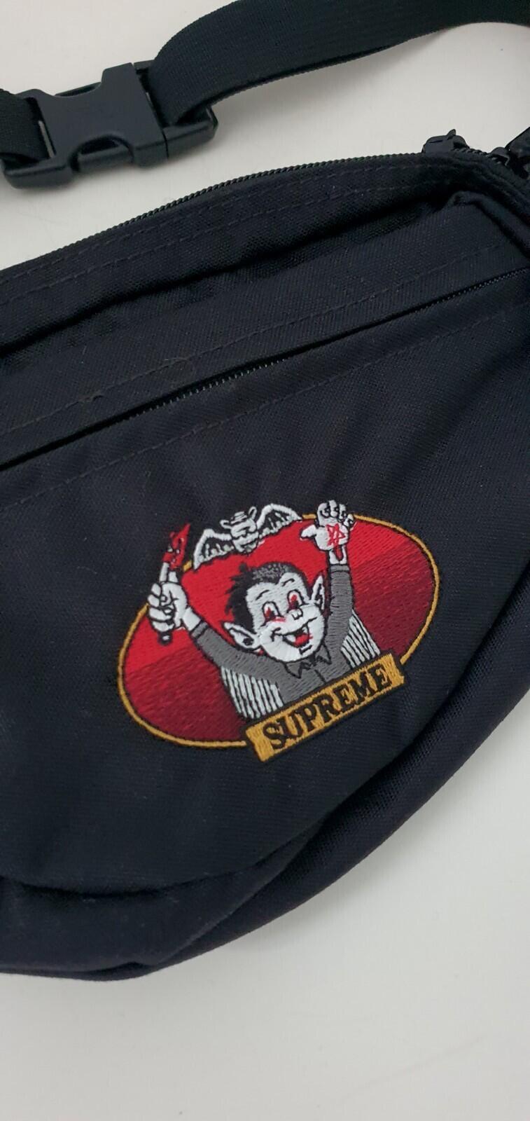 SS21 Supreme Vampire Boy schwarze Gürteltasche Wasserabweisend Artwork von Sean Cliver